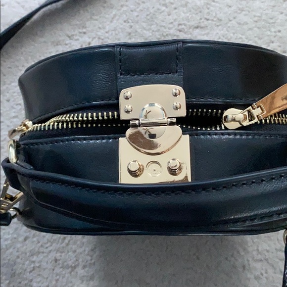 NWOT Round statement purse - Picture 2 of 3
